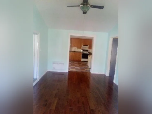 À LOUER (1200$/mois) OU À VENDRE (200 000$) - TRÈS BELLE MAISON AU LAC MINOUCHE À SAINT-ULRIC thumbnail 4