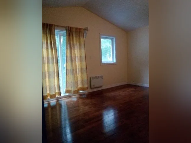 À LOUER (1200$/mois) OU À VENDRE (200 000$) - TRÈS BELLE MAISON AU LAC MINOUCHE À SAINT-ULRIC thumbnail 5