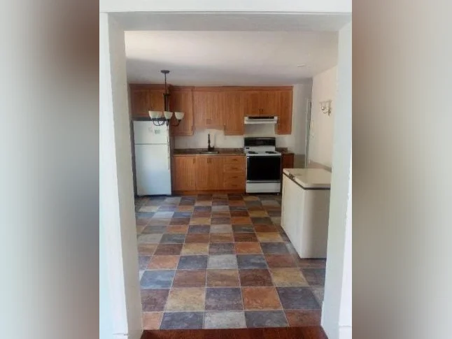 À LOUER (1200$/mois) OU À VENDRE (200 000$) - TRÈS BELLE MAISON AU LAC MINOUCHE À SAINT-ULRIC thumbnail 7