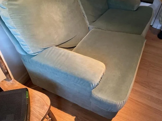 Fauteuil en velours thumbnail 2
