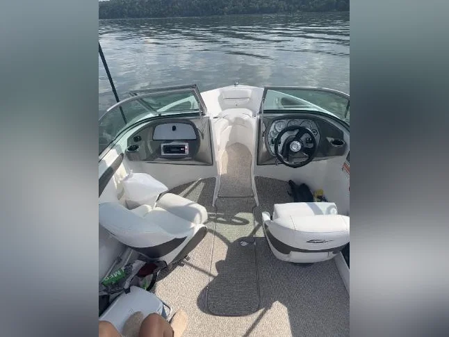 Rinker Captiva BR 186 19 pi moteur 3 litres thumbnail 4