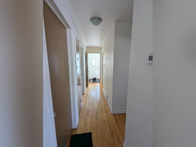 Grande chambre à louer à Pointe-aux-Trembles thumbnail 6