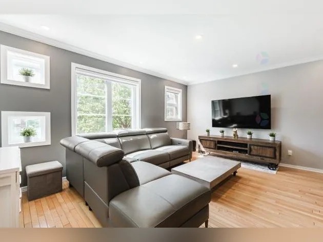 Condo 4 1/2 SUR ÉTAGES + Garage thumbnail 2