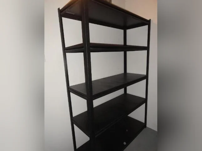 Deux étagères robustes avec 5 tablettes (démontable)