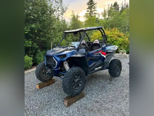 Polaris RZR xp 1000 premium