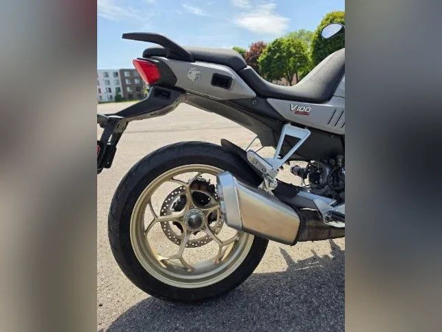 moto guzzi v100 mandello thumbnail 3