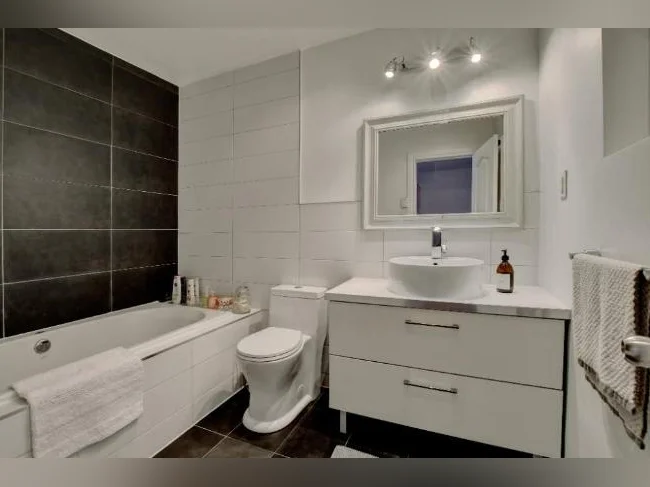 Magnifique 5½ meublé • 3 chambres • Centre-ville • Tout inclus thumbnail 9