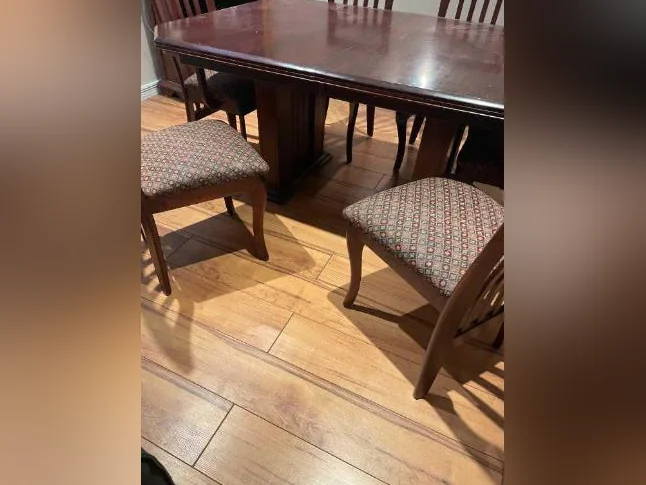 TABLE CUISINE, 1 PANNEAU ET 6 CHAISES thumbnail 2