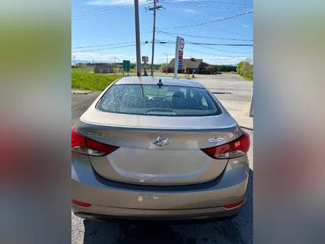 Hyundai Elantra GL 2015 thumbnail 3