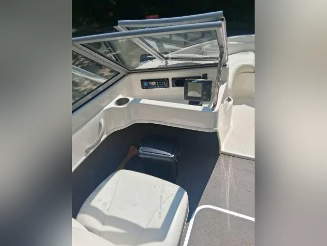 Super beau bateau BAYLINER 175 2008 moteur 3 litres 135 HP thumbnail 5
