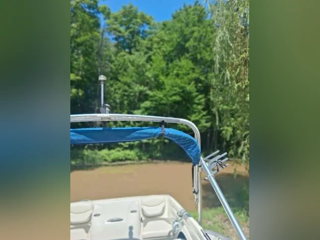 Super beau bateau BAYLINER 175 2008 moteur 3 litres 135 HP thumbnail 8