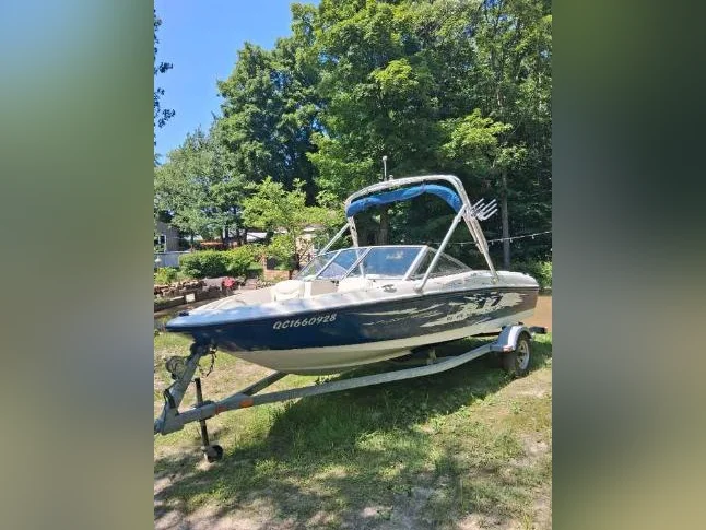 Super beau bateau BAYLINER 175 2008 moteur 3 litres 135 HP