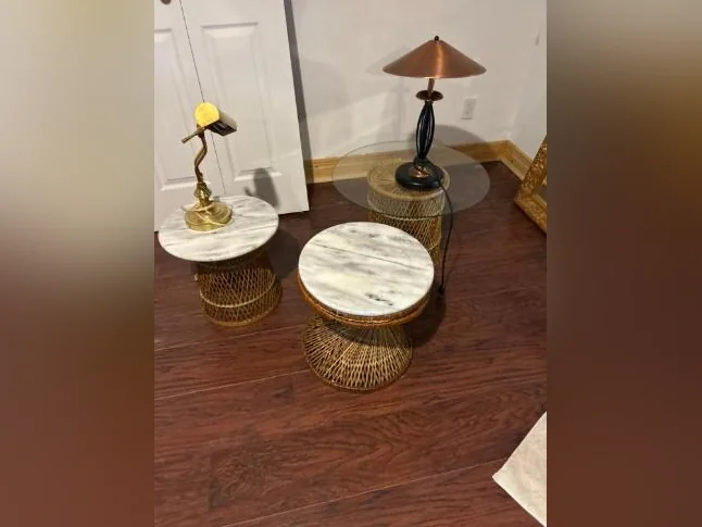 Table de salon ou chambre 25 $chacune