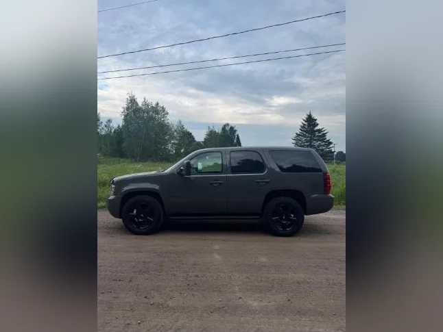 2013 Chevrolet Tahoe thumbnail 3