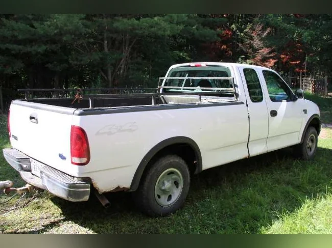 Ford F150 2000 XL, 122000 km 4X4 boite de 8 pieds