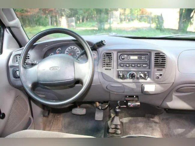 Ford F150 2000 XL, 122000 km 4X4 boite de 8 pieds thumbnail 9