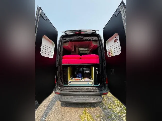 Vanlife - Sprinter 2500 170 RWD thumbnail 7