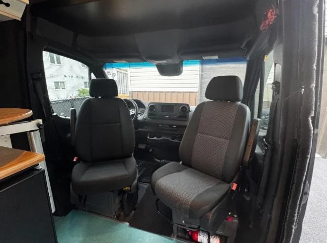 Vanlife - Sprinter 2500 170 RWD thumbnail 8