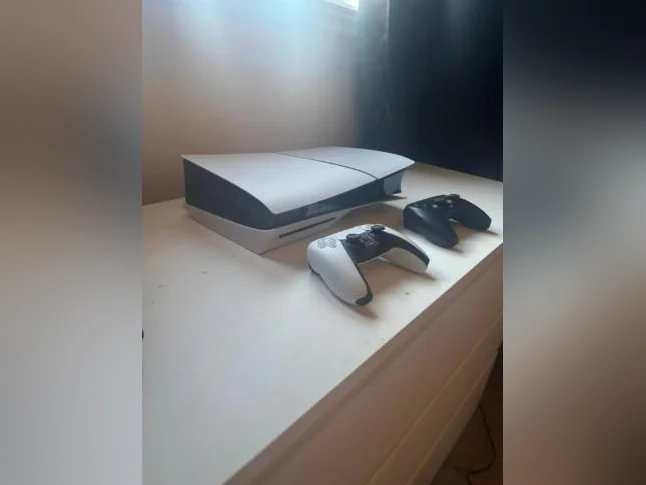 Ps5 console + 2 controllers , like brand new thumbnail 2
