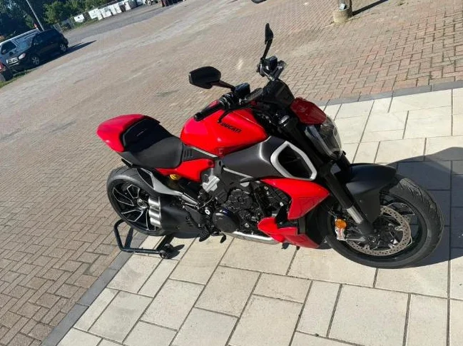 2024 Ducati diavel v4 rouge
