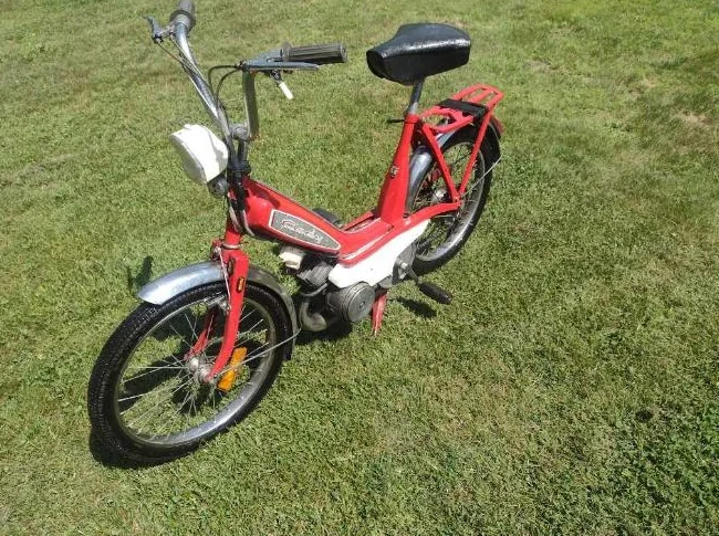 Mobilette antique CADY 1967 tout original jamais été repeinte et qui fonctionne encore a merveille