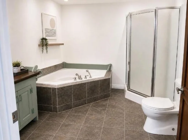 Grand condo lumineux 1300 pi² + garage et remise | Secteur paisible recherché | Disponible 1er juin thumbnail 9
