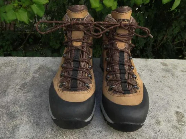 Bottes de randonnée NEUVES - Homme - Taille 8.5 / 41 - Négociable thumbnail 2
