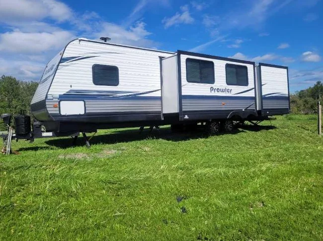 Prowler 300bh année 2020 32pied 3 slide-outs 2 chambre fermé thumbnail 3