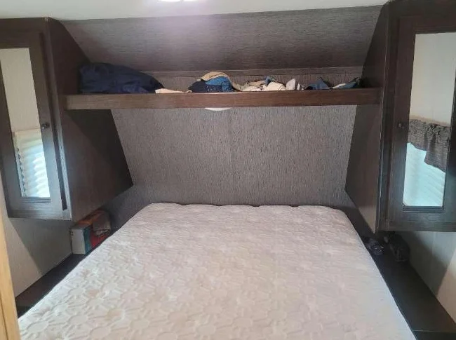 Prowler 300bh année 2020 32pied 3 slide-outs 2 chambre fermé thumbnail 10