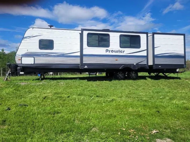 Prowler 300bh année 2020 32pied 3 slide-outs 2 chambre fermé thumbnail 4