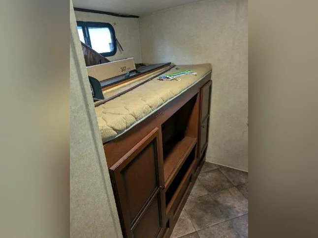 Roulotte 32' Solaire Palomino thumbnail 8
