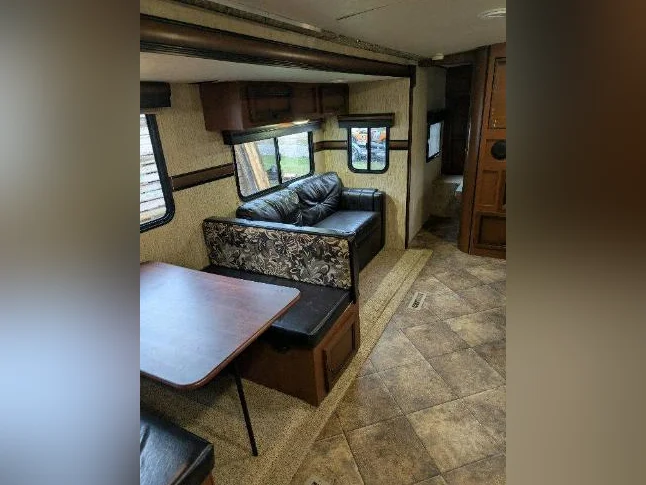 Roulotte 32' Solaire Palomino thumbnail 5