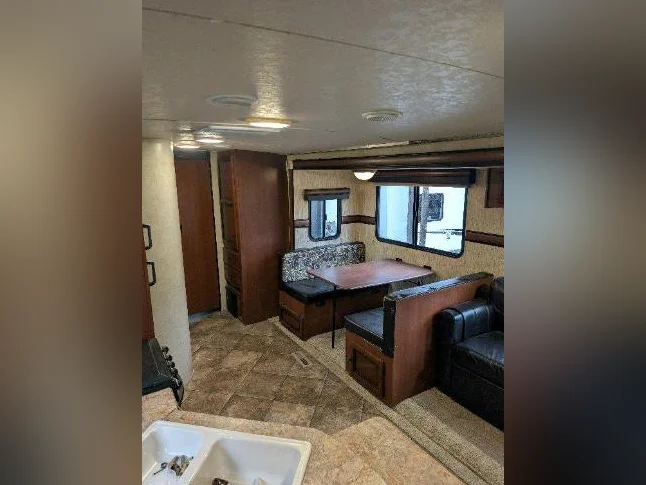 Roulotte 32' Solaire Palomino thumbnail 4