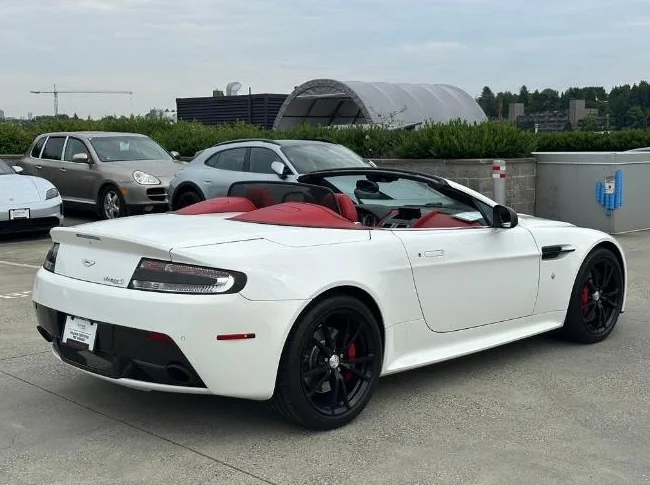 Aston Martin Vantage S 2014 thumbnail 5