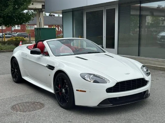 Aston Martin Vantage S 2014 thumbnail 2