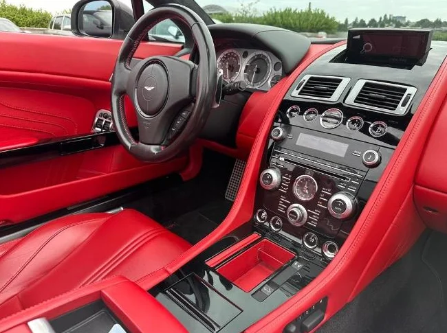 Aston Martin Vantage S 2014 thumbnail 6