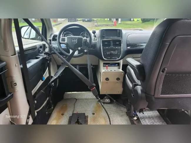 2012 Dodge Caravan Crew adapté 100800 km thumbnail 8