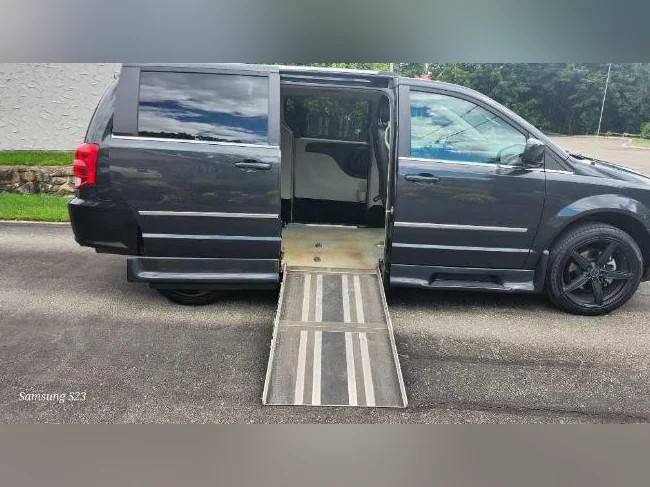 2012 Dodge Caravan Crew adapté 100800 km thumbnail 6
