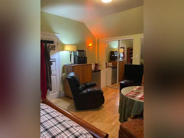 Chambre à louer dans maison à partager thumbnail 3