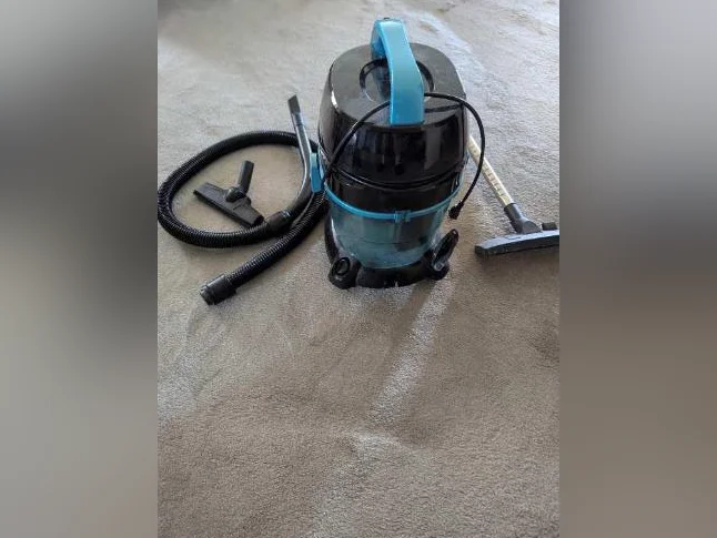 Aspirateur à filtration d’eau — Presque neuf (English below) thumbnail 3