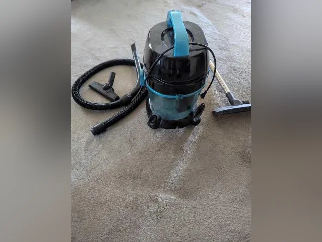 Aspirateur à filtration d’eau — Presque neuf (English below) thumbnail 2