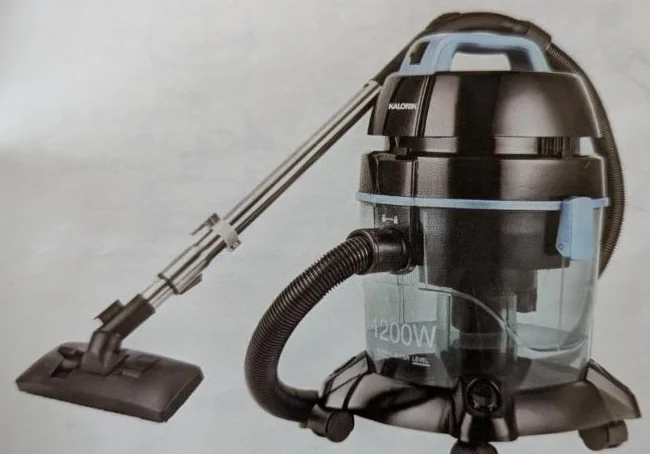 Aspirateur à filtration d’eau — Presque neuf (English below)