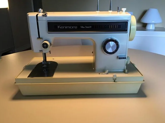 MACHINE À COUDRE KENMORE Modèle 1358
