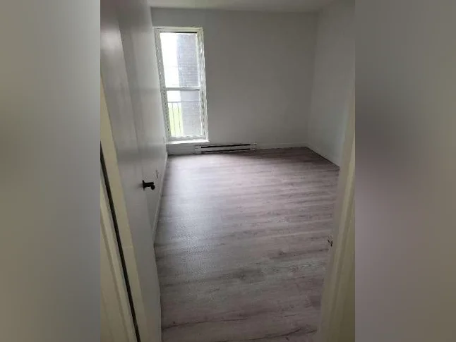Très Bel Appartement 4 1/2 à Louer - Boulevard Des Sources - DDO - Aussi Studio, 3 1/2 thumbnail 7