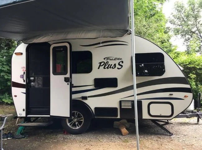 Roulotte Prolite Plus S 2019 (achetée neuve en 2020) à vendre thumbnail 2