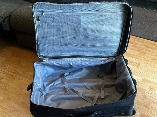 grande valise avec poigné de transport et roues thumbnail 2