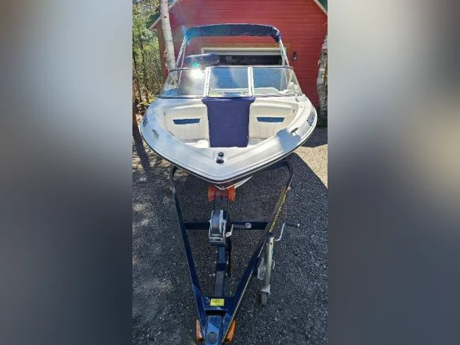 Bateau REGAL 1900 / Remorque Prestige / Elevateur pneumatique thumbnail 5