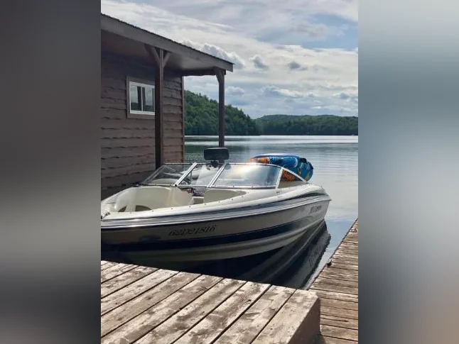 Larson 180 SEI – 2006 – 15 000 $ CAD – Remorque incluse