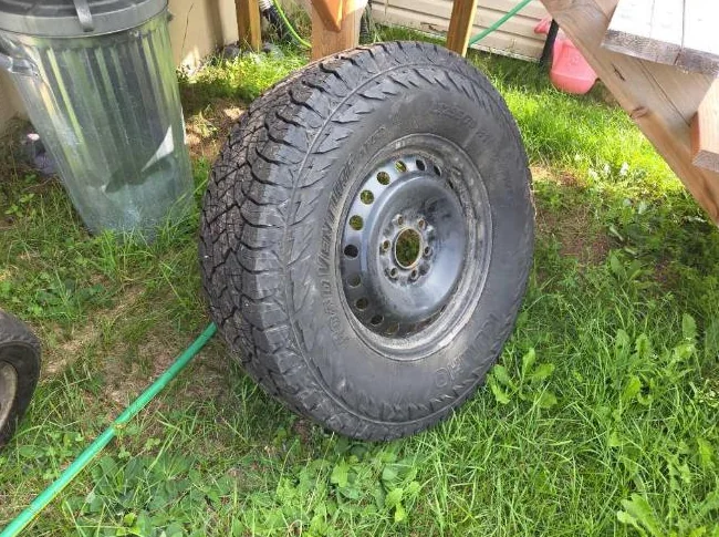Pneu hivert LT 295 70 r18. Sur roue f150 thumbnail 3