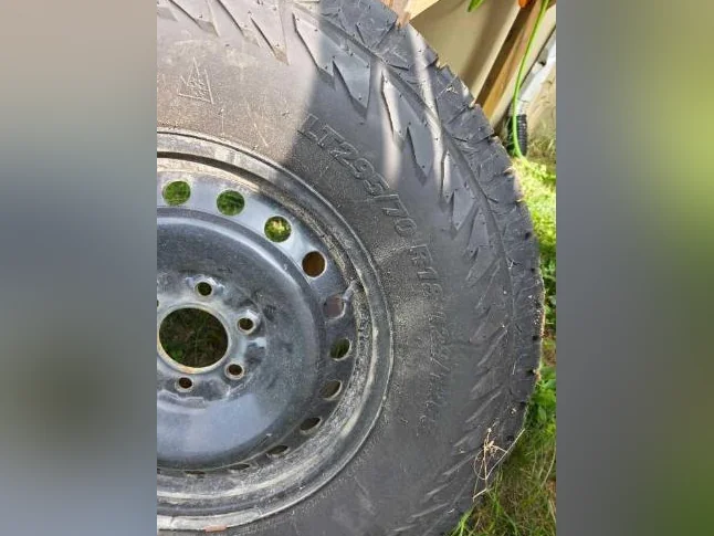 Pneu hivert LT 295 70 r18. Sur roue f150 thumbnail 2